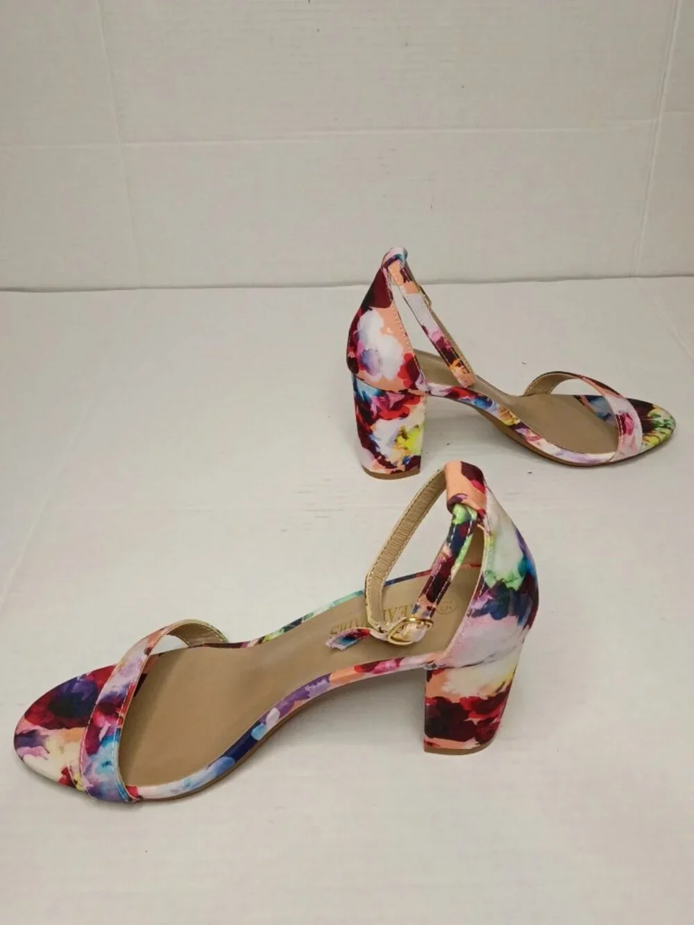 Dream Pairs Floral Block Heel Sandals Women’s Size 7.5